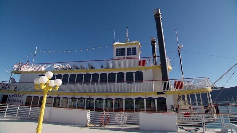 Backstreet Boy and Dancing with The Stars finalist Nick Carter wants an aquarium for his Los Angeles home. A paddle boat theme seems impossible until Wayde finds one in the middle of the desert. – Bild: Animal Planet /​ Discovery Communications