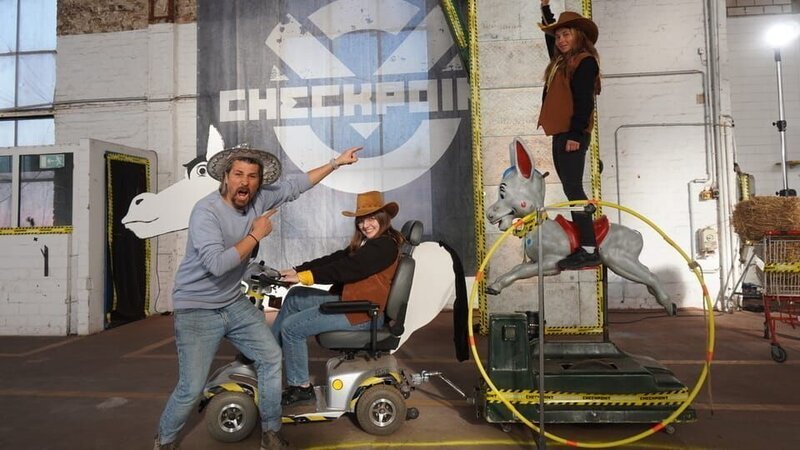 Im Duell Mädchen vs. Jungs stellt sich die Frage: wer sind die besseren Cowboys? Die Mädchen oder die Jungs? – Bild: ZDF/​Katharina Barnick