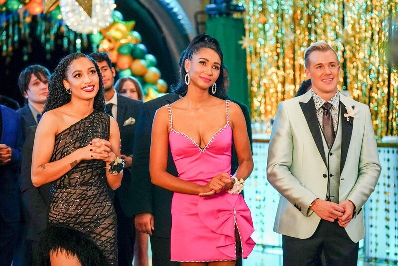 (v.li.): Samantha Logan (Olivia Baker), Greta Onieogou (Layla Keating), Hunter Clowdus (JJ Parker). – Bild: ORF/​PRO7/​Warner/​The CW