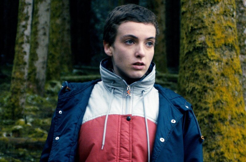 In der eisigen Stille des Waldes: Gaëlle (Johanna Fillieule) spürt den Hunger nach Liebe so stark, dass sie ihn am liebsten in die Kälte hinausschreien würde. Doch wer hört sie schon? – Bild: ARTE F /​ Les Films Hatari