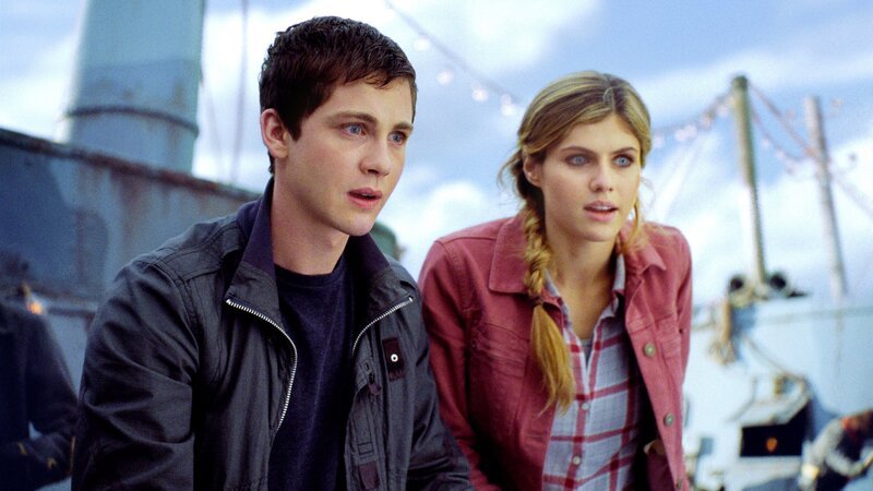 Percy Jackson (Logan Lerman) sucht mit Annabeth (Alexandra Daddario) und Tyson das Goldene Vlies, um das Camp zu retten.; Percy Jackson (Logan Lerman) sucht mit Annabeth (Alexandra Daddario) und Tyson das Goldene Vlies, um das Camp zu retten. – Bild: RTLZWEI / 20th Century Fox Percy Jackson (Logan Lerman) sucht mit Annabeth (Alexandra Daddario) und Tyson das Goldene Vlies, um das Camp zu retten.; Percy Jackson (Logan Lerman) sucht mit Annabeth (Alexandra Daddario) und Tyson das Goldene Vlies, um das Camp zu retten. – Bild: RTLZWEI / 20th Century Fox