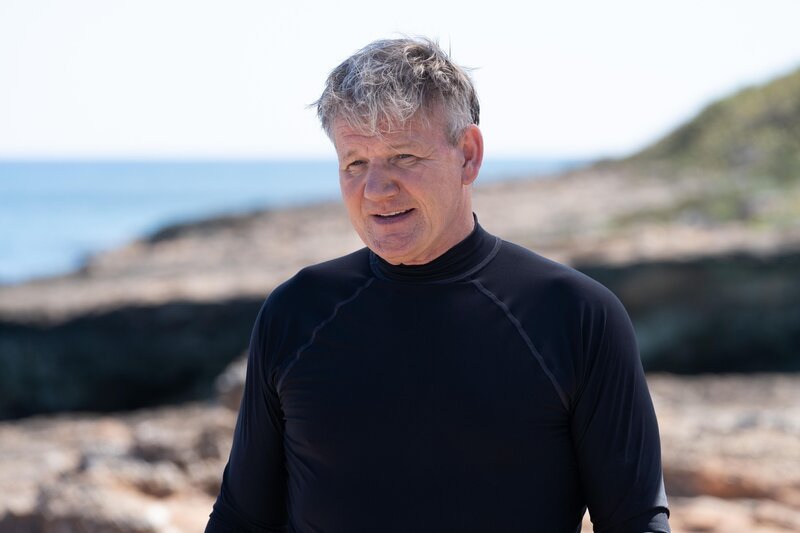 Gordon Ramsay wird in Kuba interviewt. (National Geographic/​Justin Mandel) – Bild: Studio Ramsay and All3Media International