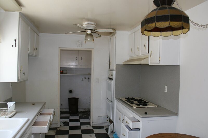Noch gibt die Küche nichts her, doch Sarah und Tarek haben schon neue Pläne für sie … – Bild: HGTV/​Scripps Networks, LLC.