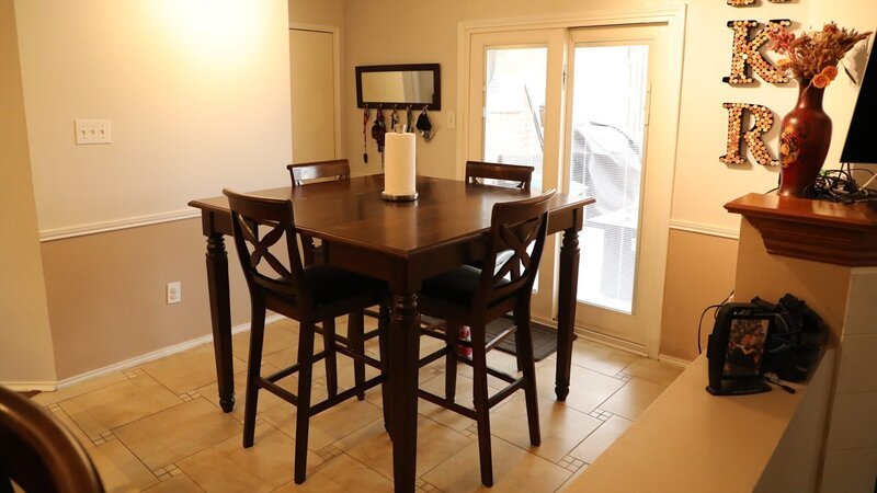 The Rudeen’s dining room before renovation – Bild: Warner Bros. Discovery, Inc. /​ RYAN FEDOR