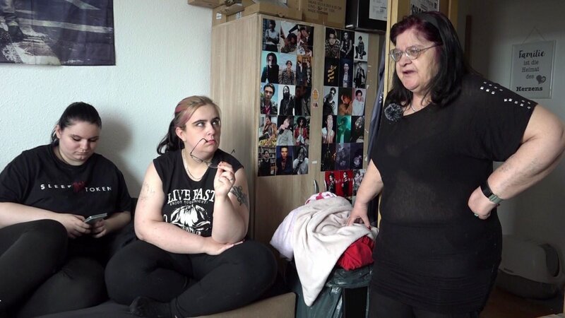 S13E05: Brigitte ist in Sorge: Tochter Nicole hat ein massives Schimmelproblem im Zimmer – und sie fürchtet um ihre Gesundheit. – Bild: RTLZWEI