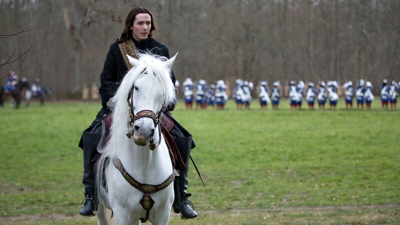 Alexander Vlahos (Philippe, Monsieur) – Bild: Tibo & Anouchka, Capa Drama, ZodiakFiction & Docs, Incendo, Canal+