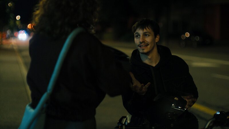 La linea della palma – Das Caravaggio-Komplott Staffel 1 Folge 2 Der IT-Spezialist hilft Anna bei ihren Recherchen: Gaia Messerklinger als Anna Romano, Ivano Chinali als Luca Zürcher – Bild: SRF/​RSI/​Hugofilm
