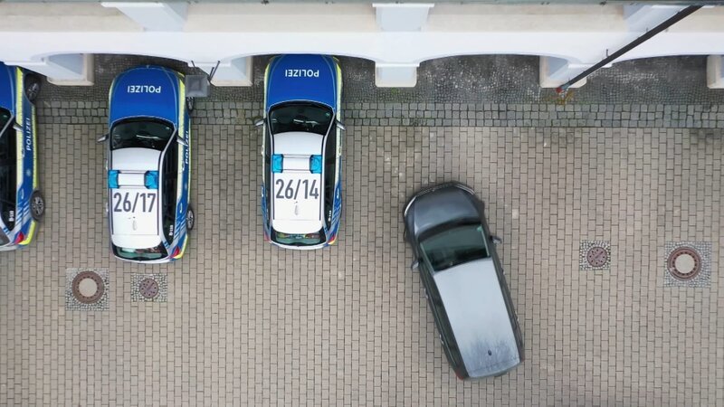 Die Polizei Dillingen sucht den Mörder von Maria K. und deren Tochter Luise. – Bild: ZDF und H.A. Staubitz