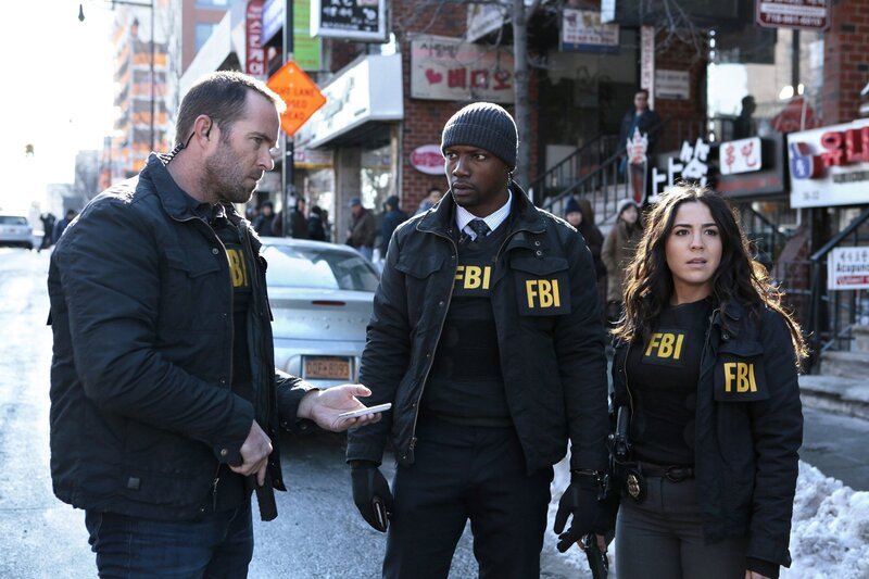 L-R: Kurt Weller, Edgar Reade, Tasha Zapata. – Bild: PLURIMEDIA (Warner Bros)