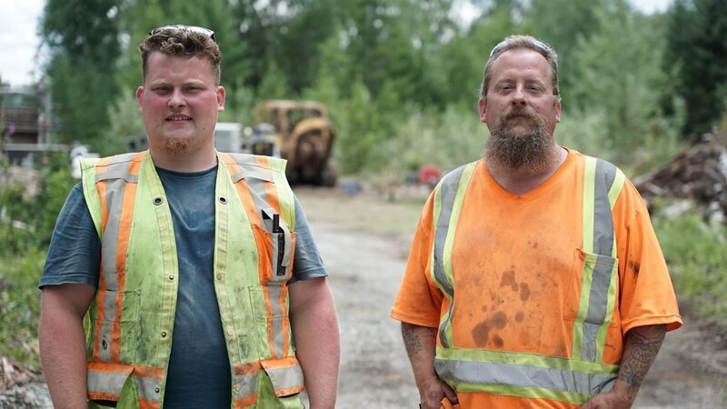 Mid shot Andrew and Travess Allen to camera – Bild: Warner Bros. Discovery, Inc. or its subsidiaries and affiliates. All rights reserved.