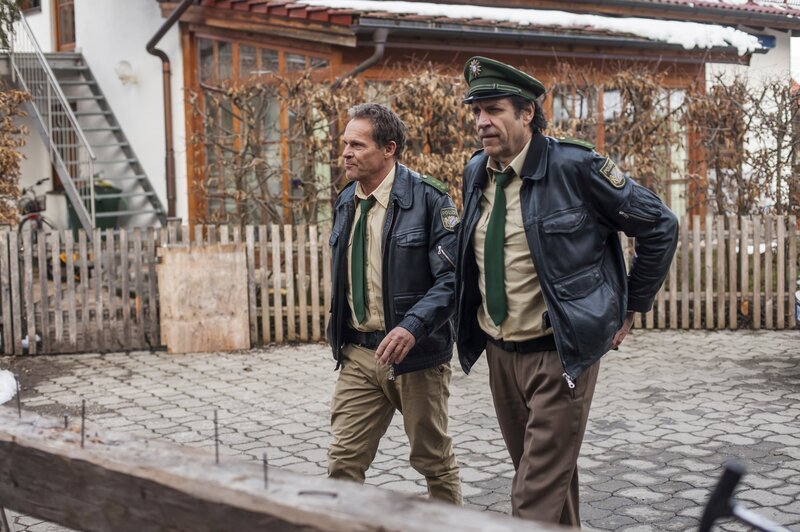 v.li.: Franz Hubert (Christian Tramitz), Johannes Staller (Helmfried von Lüttichau) – Bild: Tele München