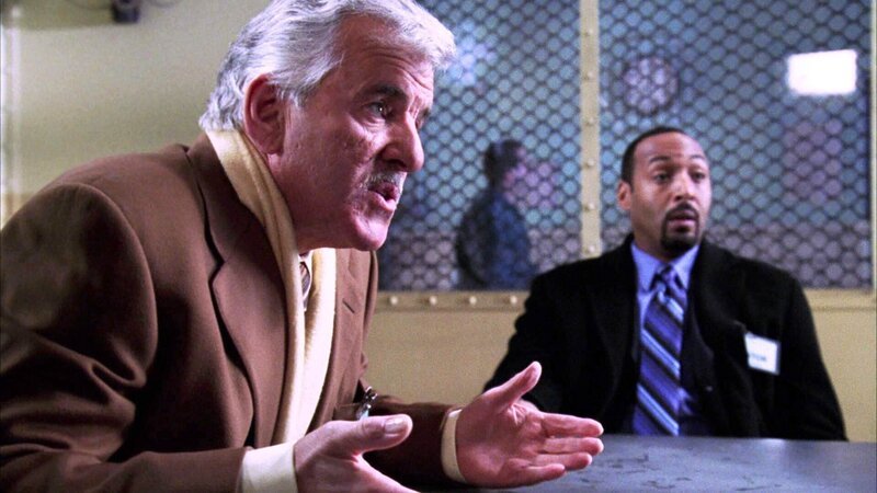 Jemand hat sich offenbar in die Patientenakten diverser Ärzte gehackt und diese dann erpresst. Detective Goren (Vincent D’Onofrio) und Detective Eames (Kathryn Erbe) ermitteln. – Bild: RTL