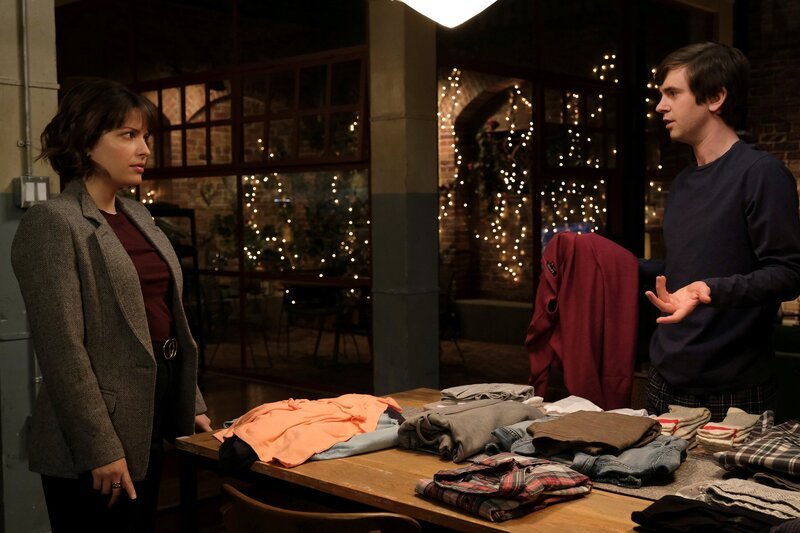 Dr. Shaun Murphy (Freddie Highmore), Lea Dilallo (Paige Spara) – Bild: JEFF WEDDELL /​ Sony