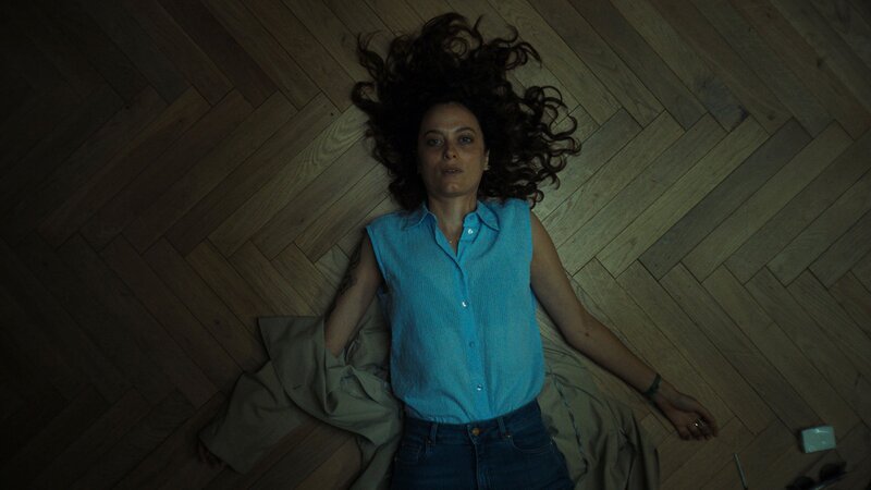 La linea della palma – Das Caravaggio-Komplott Staffel 1 Folge 4 Schwebt nach einem Überall in Lebensgefahr: Gaia Messerklinger als Anna Romano – Bild: SRF/​RSI/​Hugofilm