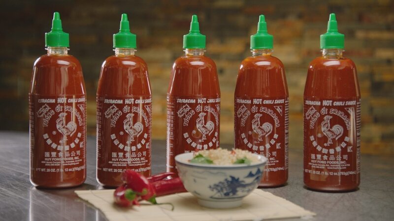An one-man operation has grown into a massive hot-sauce empire that now sells more than 40 million bottles of spicy Sriracha every year. – Bild: Cineflix