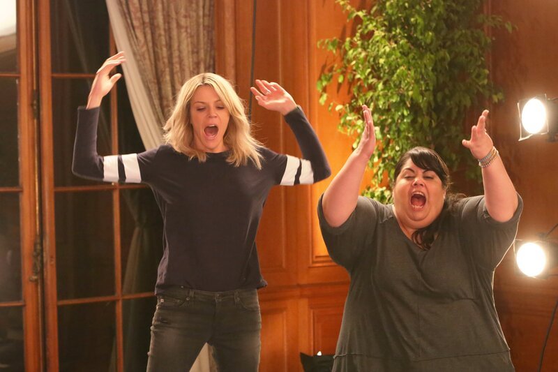 Alba und Mickey. – Bild: Fox and its related entities