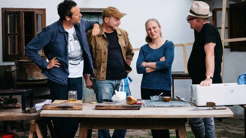 Ingo Pertramer, Florian Holzer, Julia Marksteiner, Thomas Nowak. – Bild: Honorarfrei – nur für diese Sendung bei Nennung ZDF und ORF/​Filmproduktion Jenseide/​Rosa Knecht.