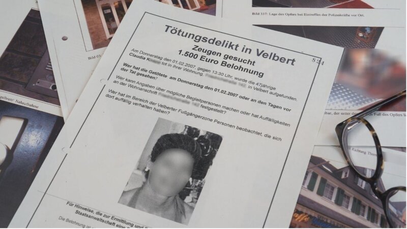 Trotz einer Belohnung von 1.500 Euro kann der Mord an der jungen Mutter erst Jahre später geklärt werden. – Bild: ZDF und Polizei Düsseldorf