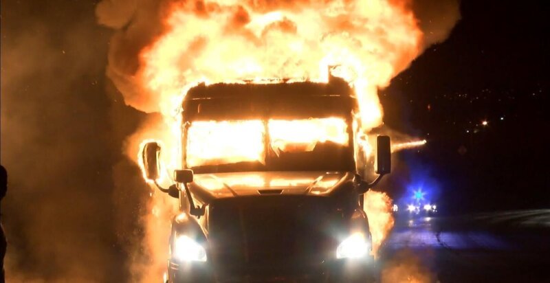 Brennender LKW – Bild: RTL /​ RMCPRODUCTION