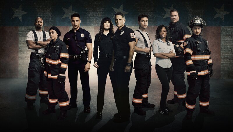 9-1-1: LONE STAR: L-R: Brian Michael Smith as Paul Strickland, Natacha Karam as Marjan Marwani, Rafael Silva as Carlos Reyes, Liv Tyler as Michelle Watts, Rob Lowe as Owen Strand, Ronen Rubenstein as T.K. Strand, Sierra McClain as Grace Ryder, Jim Paarack as Judd Ryder and Julian Works as Mateo Chavez in 9-1-1: LONE STAR. – Bild: Twentieth Century Fox Film Corporation