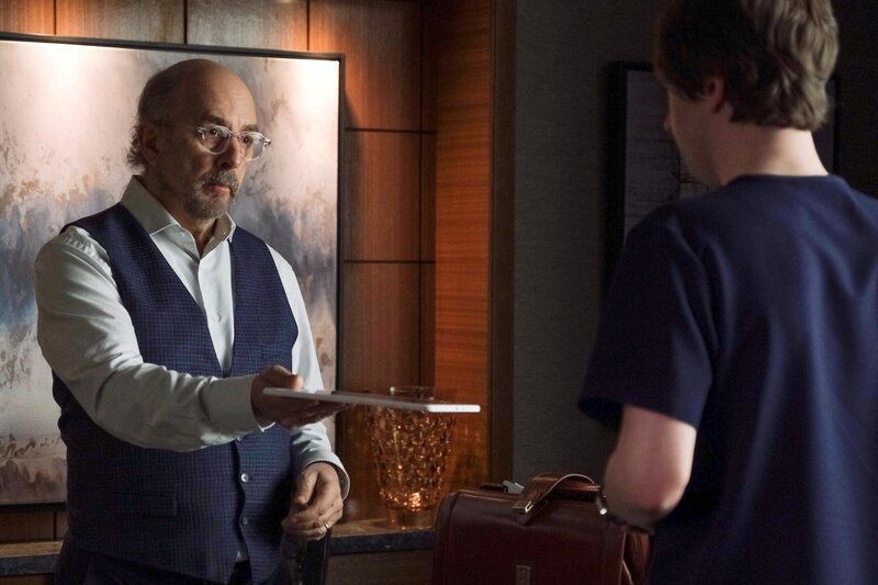 Dr. Aaron Glassman (Richard Schiff) – Bild: JEFF WEDDELL /​ Sony Pictures Entertainment
