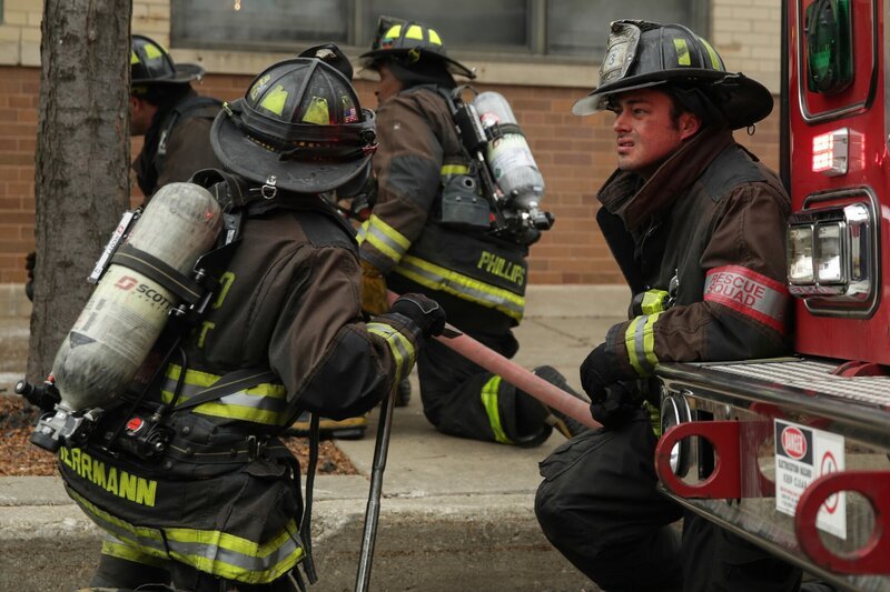 CHICAGO FIRE -- „Shoved In My Face“ Episode 211 -- Pictured: (l-r) David Eigenberg as Christopher Herrmann, Taylor Kinney as Kelly Severide. – Bild: NBCUniversal Media, LLC