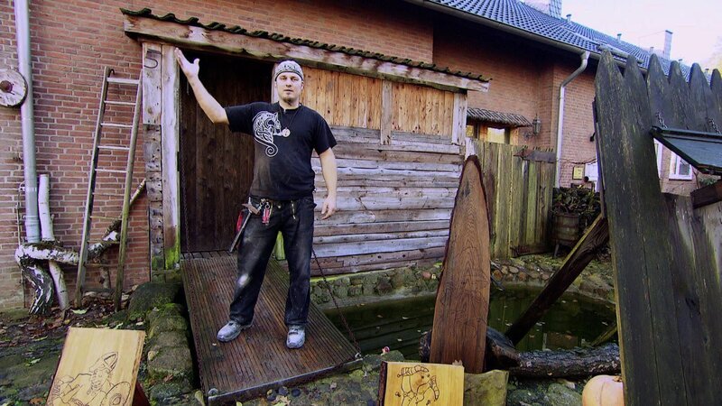 In der Nähe von Hannover will Mittelalter-Fan Lars mit schmalem Budget, aber dafür umso mehr Kreativität, seine eigene kleine Burg gestalten. – Bild: RTL II