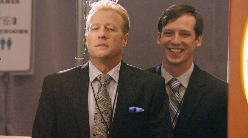Trent Hazlit (Gregg Henry, l.) und Pantani (Riley Donahue) – Bild: RTL Crime