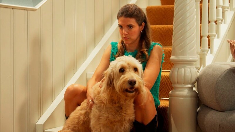 Valerie (Maike Johanna Reuter m.) wird schmerzlich bewusst, dass sie in Hans-Harald (Hartmut Volle) nie den Vater hatte, den sie sich gewünscht hat. – Bild: NDR