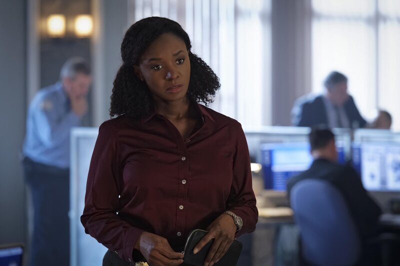 Jules Becker (Saycon Sengbloh) – Bild: The CW Network, LLC. /​ Ben Mark Holzberg