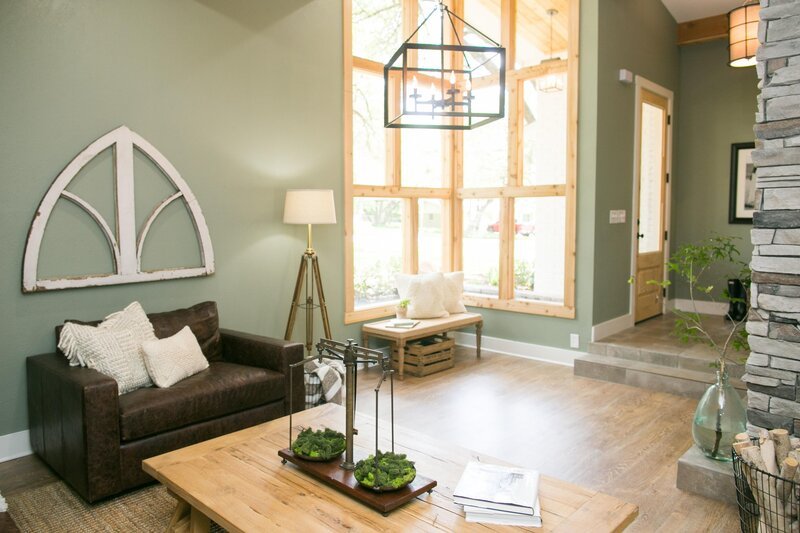 Mit einem Budget von 175,000$ und der Hilfe der Renovierungsprofis, erhofft sich die Morgan-Familie ein neues Traumhaus im Farmhouse-Style mit offener Küche und ganz viel Platz für ihre Kinder zu finden … – Bild: HGTV/​Scripps Networks, LLC. /​ Rachel Whyte