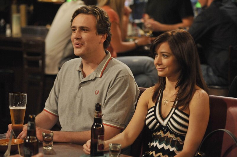 Erfahren interessante Neuigkeiten: Marshall (Jason Segel, l.) und Lily (Alyson Hannigan, r.) … – Bild: © 20th Century Fox International Television