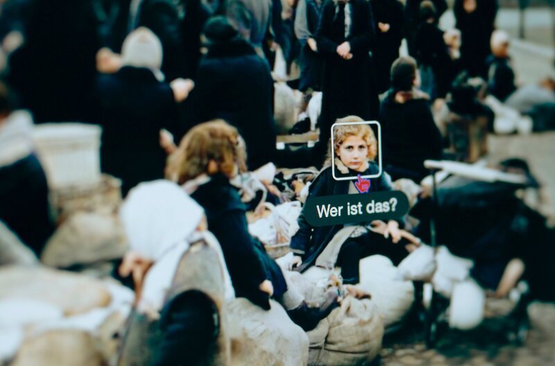 KI-Recherche an einem Foto aus dem Wehrmachtsalbum von Malte Herwigs Großvater – Bild: Malte Herwig /​ NDR Presse und Information