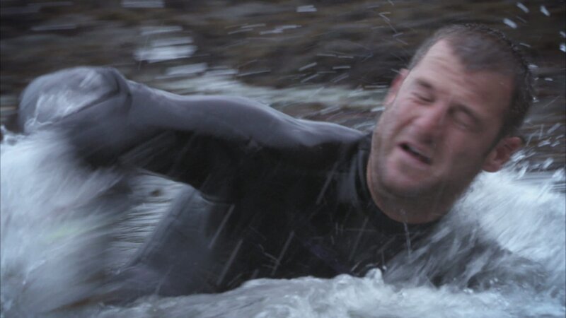 Dave Salmoni swims. – Bild: Discovery Channel