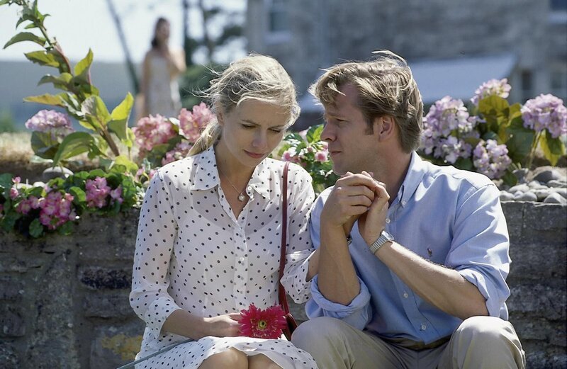 Nach all den Jahren kommt es endlich zu einer Aussprache zwischen Susan (Susanne Michel) und Patrick (Dirk Mierau). Dabei müssen sich beide eingestehen, dass sie einander noch lieben. – Bild: Romance TV