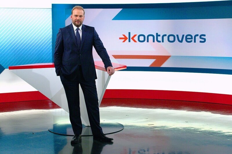 Moderator Andreas Bachmann. – Bild: BR/​Felix Kirschner