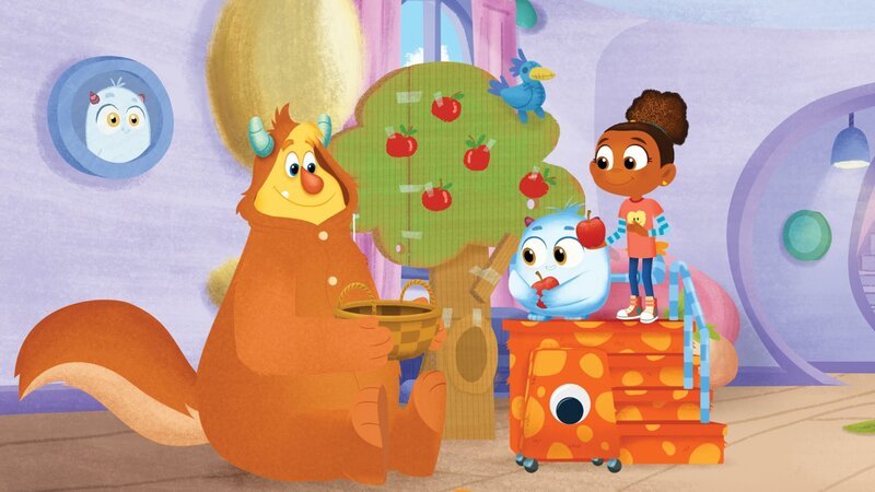 Eichhörnchen Roy hilft Snugs bei der Herbst-Dekoration. – Bild: KiKA/​Nelvana