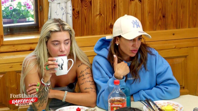 Walentina Doronina (l.); Eva Benetatou (r.) – Bild: Joyn Eigenproduktionsbild frei