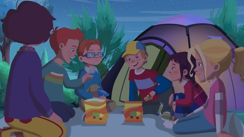 Den Kindern macht es Spaß, sich nachts beim Zelten Gruselgeschichten zu erzählen. – Bild: ZDF and WunderWerk GmbH