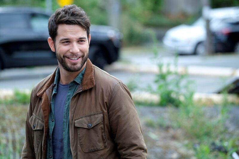 When Todd reunites with a childhood friend who has a checkered past, he convinces Margaret to represent him in a minor legal case, on the new CBS Original drama SO HELP ME TODD. – Bild: CBS Broadcasting, Inc.