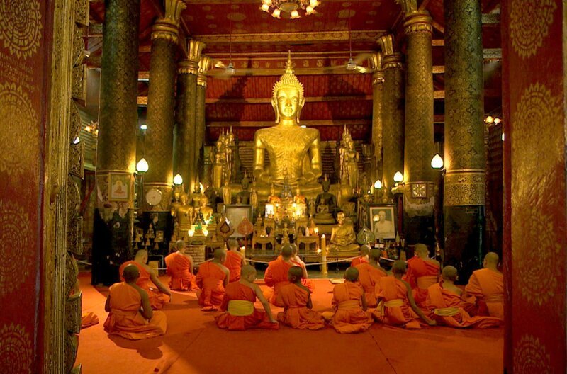 Das Innere des Tempels Wat Mai – einer der bekanntesten Tempel in Laos – Bild: Elephant Doc