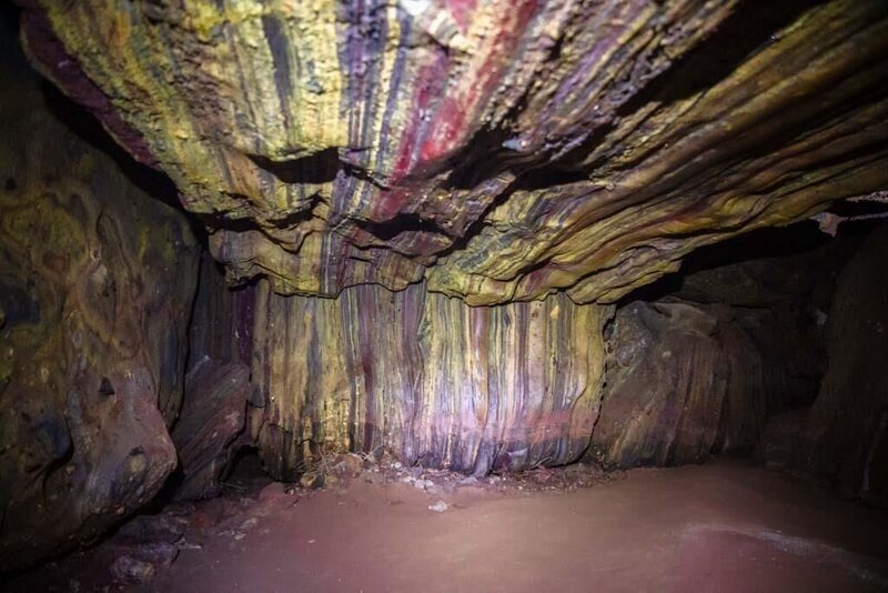 Höhle – Bild: RTL /​ Shark Teeth /​ Felseninsel Hormus