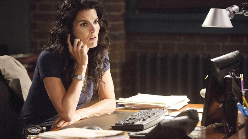 Ein merkwürdiger Fall beschäftigt Jane Rizzoli (Angie Harmon): Eine reiche Frau, die unheilbar an Krebs erkrankt war, ist verstorben. Bei der Untersuchung stellt sich jedoch heraus, dass nicht der Krebs Grund für ihr Sterben war … – Bild: MG RTL D /​ Warner Bros.