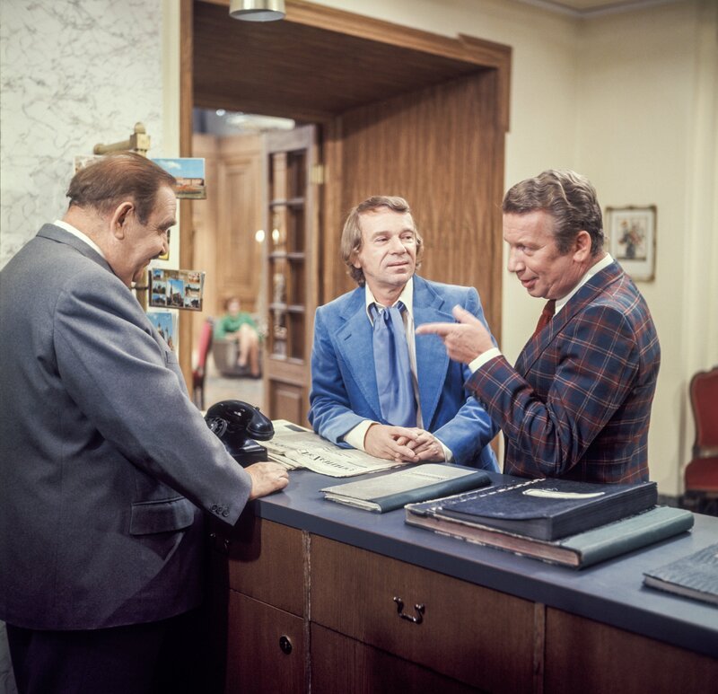 Fritz Eckhardt (Oswald Huber), Ossy Kolmann (Maler Kerzl), Heinz Reincke (Manager Horst Schulz). – Bild: ORF III