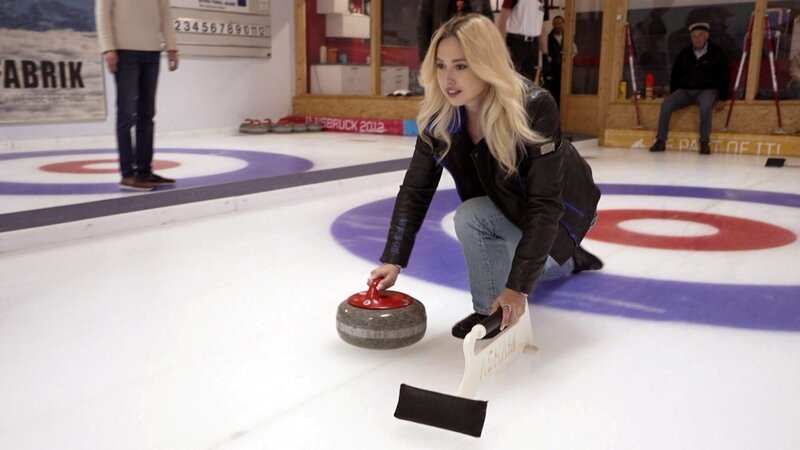 Sollte ein Curling-Talent in Shania stecken..? – Bild: RTLZWEI