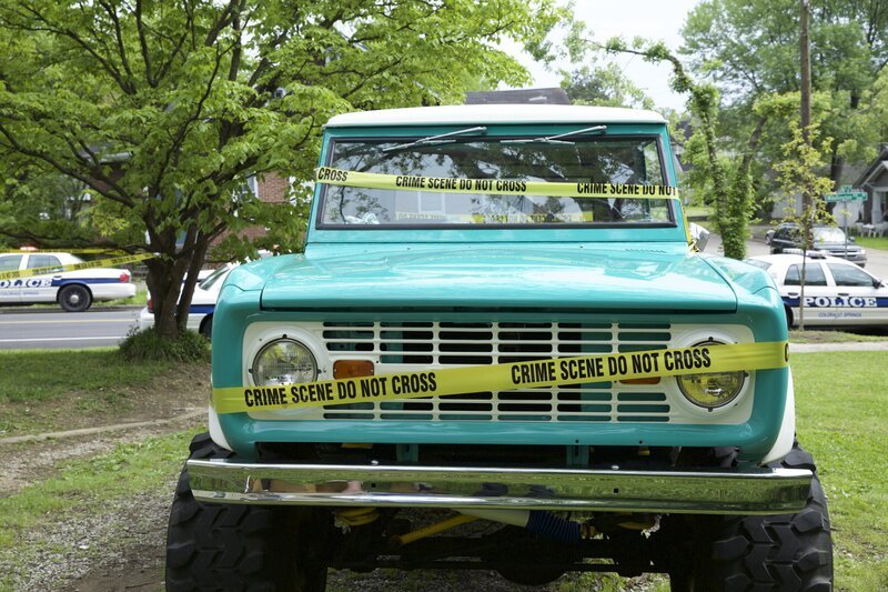 Kann der türkisfarbende Pick-Up-Truck den Ermittlern um Lieutenant Joe Kenda den entscheidenden Hinweis geben, wer die 37-jährige Mary Moebus kaltblütig ermordet hat? – Bild: Jupiter Entertainment