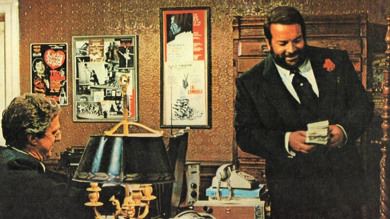 Charleston (Bud Spencer, r.)  Die Verwendung des sendungsbezogenen Materials ist nur mit dem Hinweis und Verlinkung auf RTL+ gestattet. – Bild: RTL /​ Tobis Film