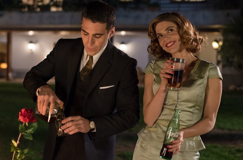 Miguel Ángel Silvestre as Alberto Márquez, Manuela Velasco /​ Recht as Cristina Otegui. – Bild: WDR/​Manuel Fernandez-Valdes