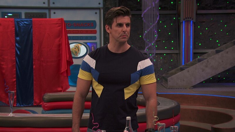 Captain Man /​ Ray Manchester (Cooper Barnes) – Bild: ViacomCBS