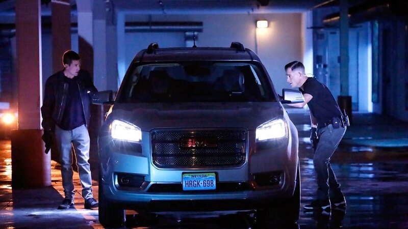 Haben Greg (Eric Szmanda, l.) und Nick (George Eads) den Wagen der Entführer gefunden? Doch wo ist D.B.’s entführte Tochter Maya? – Bild: MG RTL D